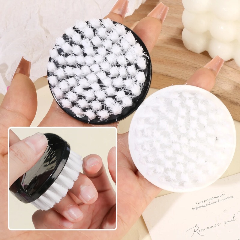 Nagelborstel verwijst naar de  - Makeup Beauty Ro recensie en prijs